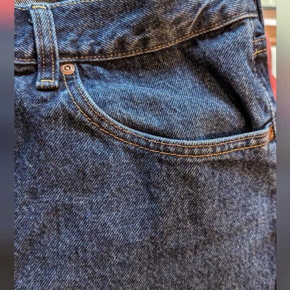 Gently Used Men's Lee Regular Fit Straight Leg Jeans. - Picture 4 of 13